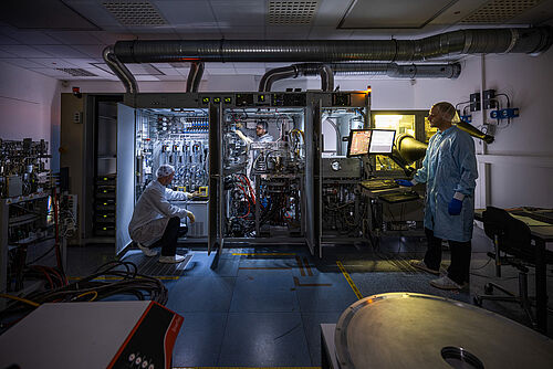 Am Nitride Technology Center (NTC) der TU Braunschweig entstehen Schlüsseltechnologien für Quantencomputer.