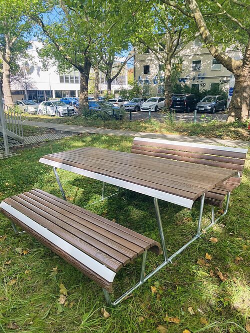 Sitz-Tisch-Kombination