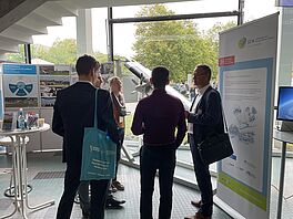 Austausch am Stand