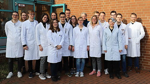 16 Studierende nahmen an dem Zellkulturtechnikpraktikum teil