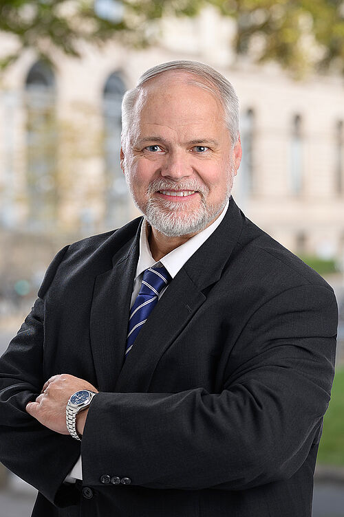 Honorarprofessor Dr. jur. Dirk U. Schwaab 