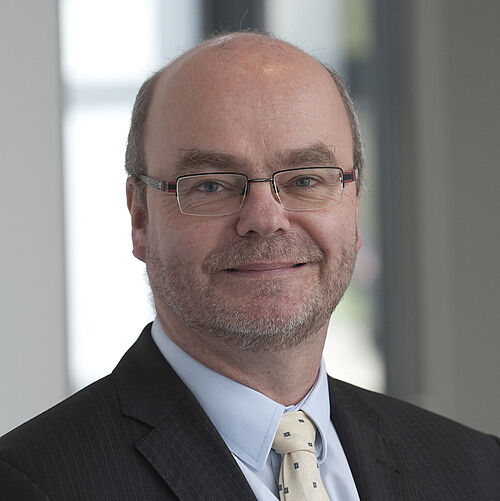 Das Bild zeigt Alumnus Carsten Stein.