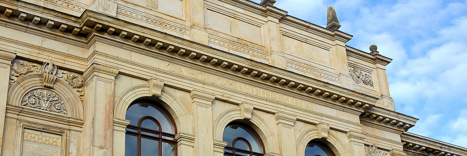 [Translate to English:]  