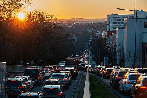 Abendverkehr in der Stadt
