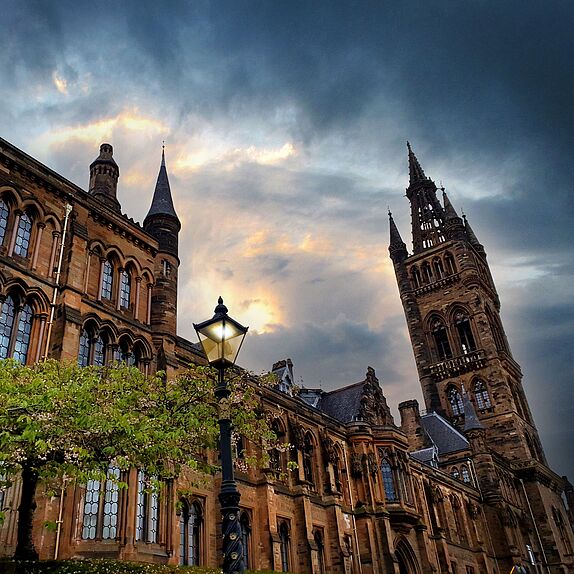 Hauptgebäude der Universität Glasgow von außen