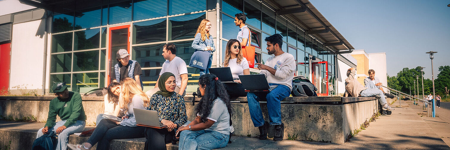 Studierende am Campus Nord 
