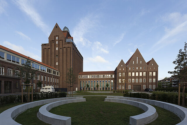 Our courtyard with a view of the Study Service Centre in the middle. Outdoor seating is available here.