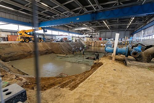 Um Salzwasser im Kanal fließen lassen zu können, kommt wasserundurchlässiger Stahlbeton zum Einsatz. 