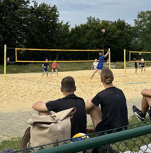 Fans beim Beachvolleyball Uniliga Finale