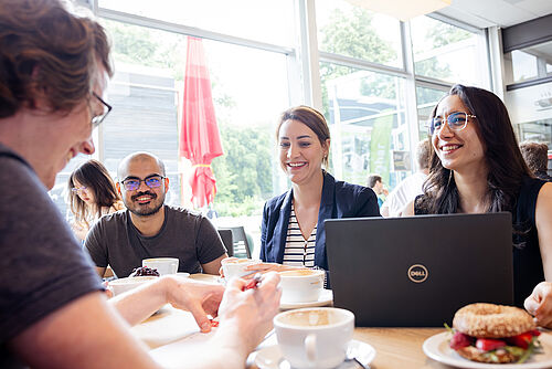 Kaffeepause in der 9bar des Studierendenwerks
