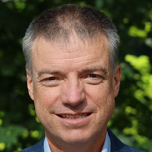 Professor Bernd Engel ist Leiter des elenia Instituts für Hochspannungstechnik und Energiesysteme.