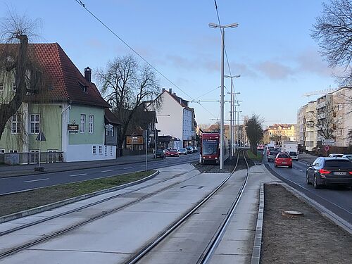 Gemeinsame Bus- und Tramhaltestelle