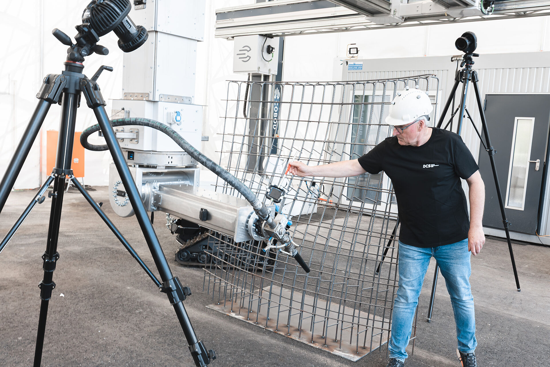 Einsatz des optischen Trackingsystems und Menschen am Bewehrungskorb