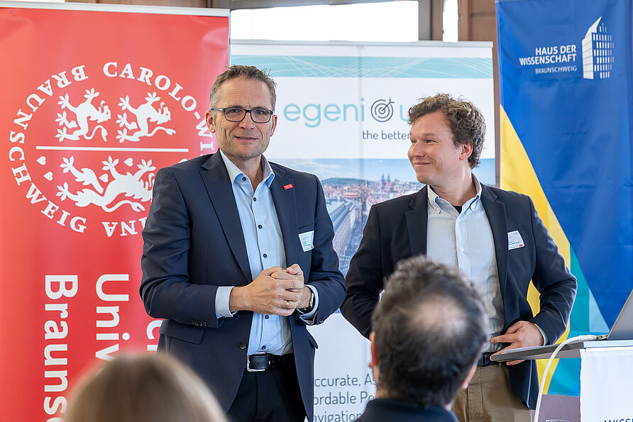 Prof. Markus Gerke (TU Braunschweig, li.) und egeniouss-Projektkoordinator Phillipp Fanta-Jende (Austrian Institute of Technology).