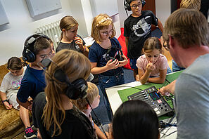 Foto zu dekorativen Zwecken: Podcast-Tonstudio