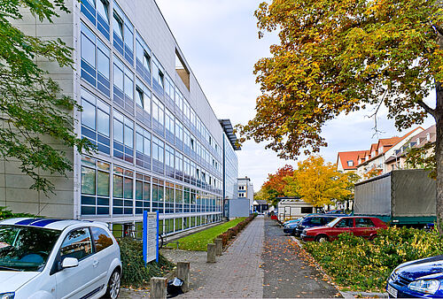 IfN Gebäude im Herbst