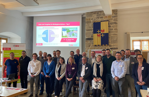 Gruppenfoto der TeilnehmerInnen des 29. NFF-Workshops auf Burg Warberg