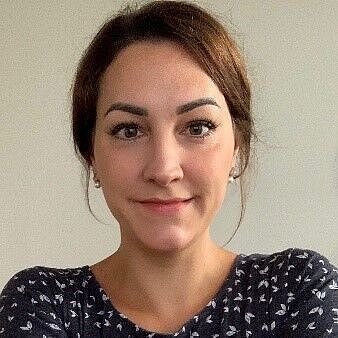 Das Foto zeigt Alumna Carina Hutzler.