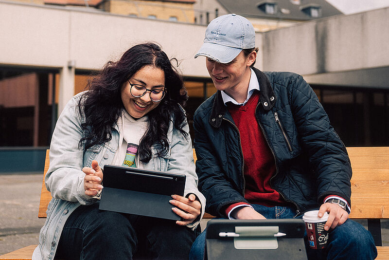 Im Gespräch: Austausch zwischen Studierenden