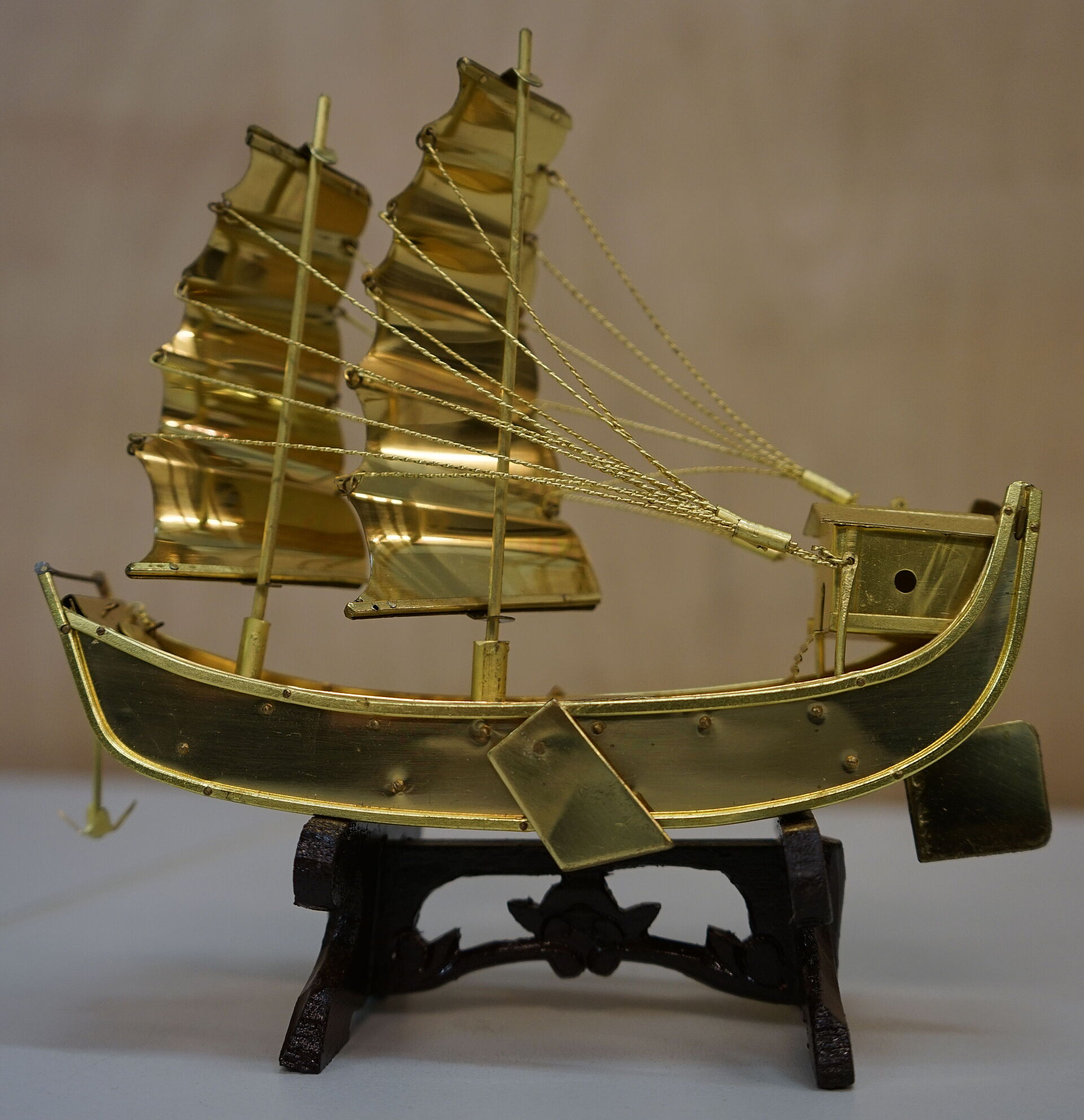 A model of a junk boat made of metal. The reason for the donation to the TU Braunschweig is still unknown.