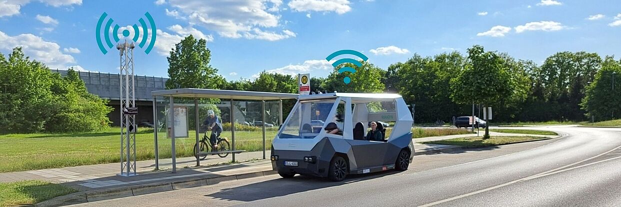 Fotomontage: Forschungsfahrzeug RAION fährt autonom auf der Hermann-Blenk-Straße 42 und kommuniziert mit einem im Aufbau befindlichen Kamerasystem. 
