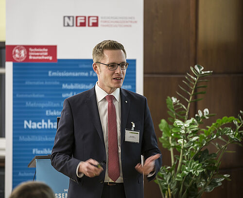Kai Grünitz bei einem Vortrag im Rahmen des FFT-Programms des NFF.