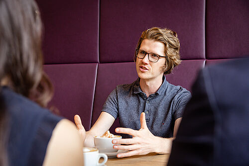 Kaffeepause in der 9bar des Studierendenwerks