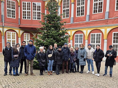Mitarbeitende des ISBS im Schloss Wolfenbüttel