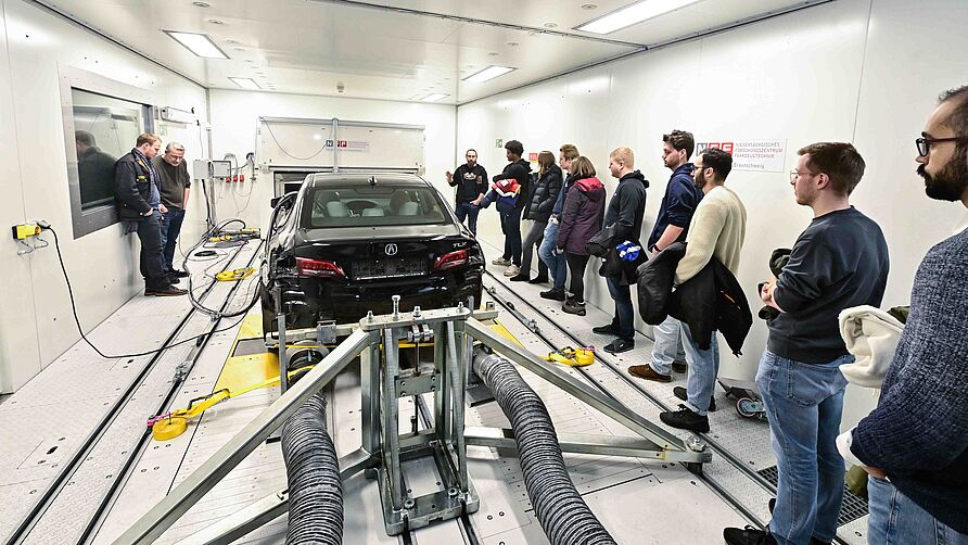 Infoabend für Studierende der Fahrzeugtechnik am NFF am 28.01.2026: Vorstellung Klimarollenprüfstand des Instituts für Fahrzeugtechnik