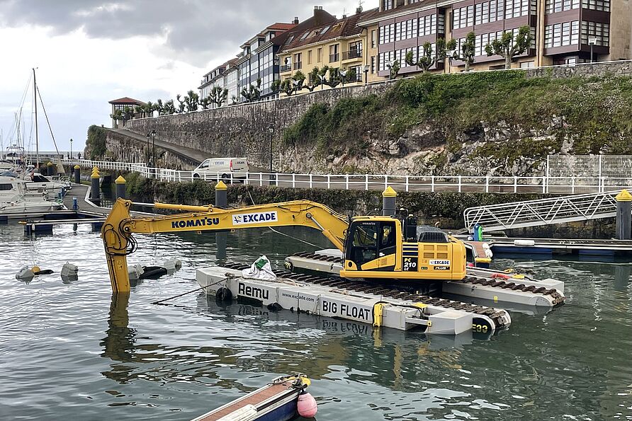Schwimmender Bagger