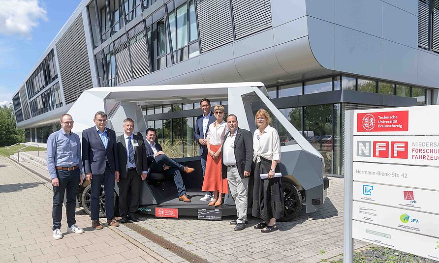 Autonomer Shuttle RAION vorgestellt.