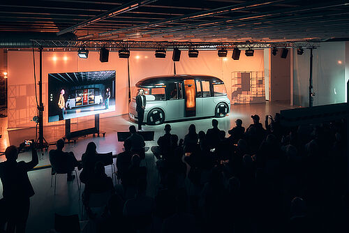 Öffentliche Vorstellung des Fahrzeugs "SUE"