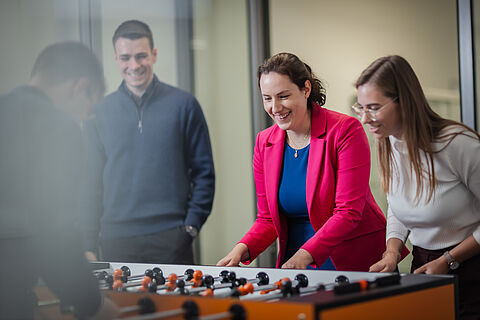 Professorin Anne Paschke mit ihren Kolleg*innen.