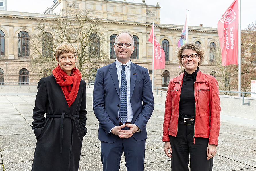 Prof. Lars Schnieder