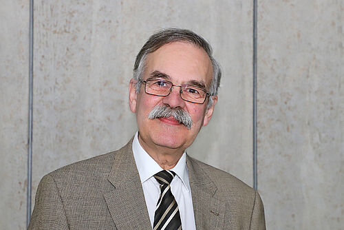 Professor Dieter Dinkler hat seinen Ruhestand als Hochschullehrer angetreten
