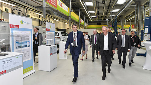 Besichtigung im Technikum nach der auswärtigen Sitzung der niedersächsischen Landesregierung am 14.06.2022 am NFF in Braunschweig.