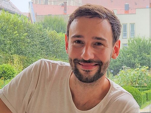 Das Portraitfoto zeigt den Alumnus Markus Apel