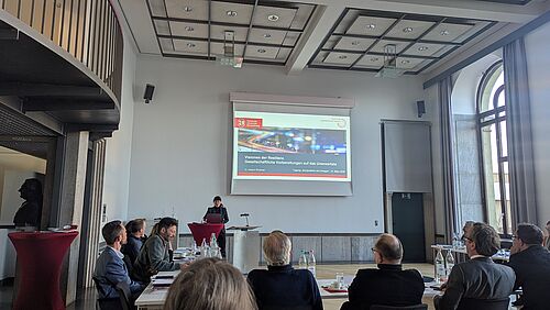 Naomi Shulman Vortrag Konjunktive des Krieges