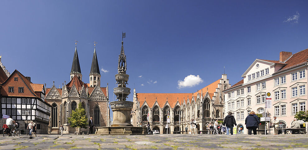 Altstadtmarkt bei Sonnenschein