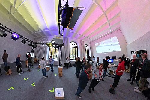 Vorführung von VR-Anwendungen im Media Lab