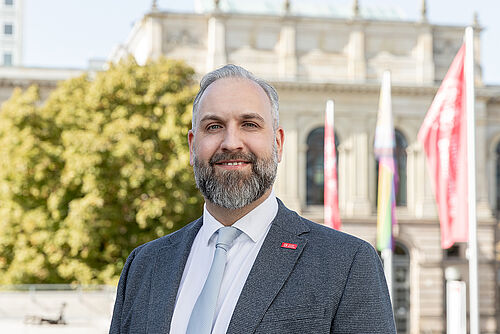 Professor Thomas Große