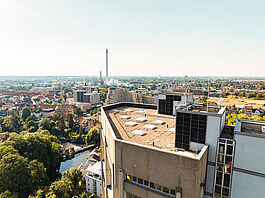 Luftbildaufnahme der Anlage Architektur-Hochhaus
