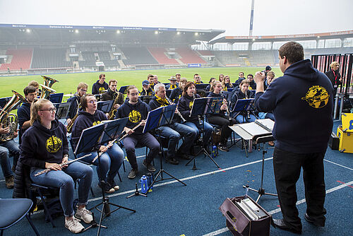 The TU Orchestra plays at the Eintracht Stadium.