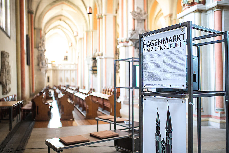 Seit dem 22. Juli werden in der St.Katharinenkirche studentische Ideen zur Gestaltung des Hagenmarkts ausgestellt. 