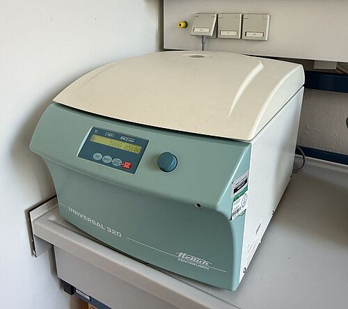 Hettich Zentrifuge Universal 320