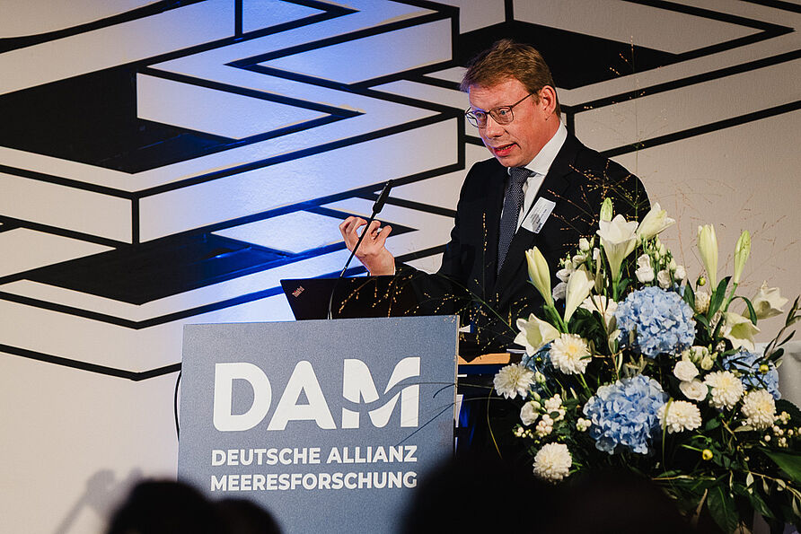 Über „Energie aus dem Meer – Transformation naturverträglich und innovativ gestalten“ sprach Professor Nils Goseberg. 