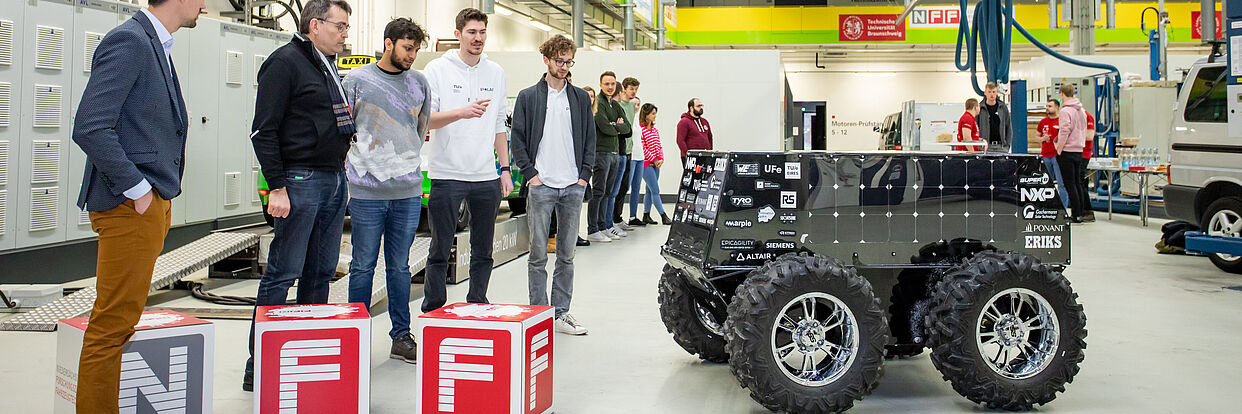 Zu Gast im NFF: Das studentische Team Polar der Technischen Universität Eindhoven präsentierten ihren selbstentwickelten Prototypen eines unbemannten Antarktis-Rover. 