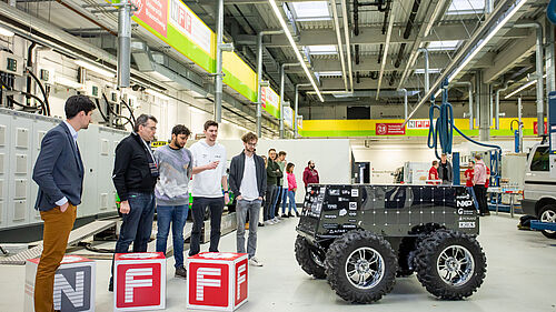 Zu Gast im NFF: Das studentische Team Polar der Technischen Universität Eindhoven präsentierten ihren selbstentwickelten Prototypen eines unbemannten Antarktis-Rover.