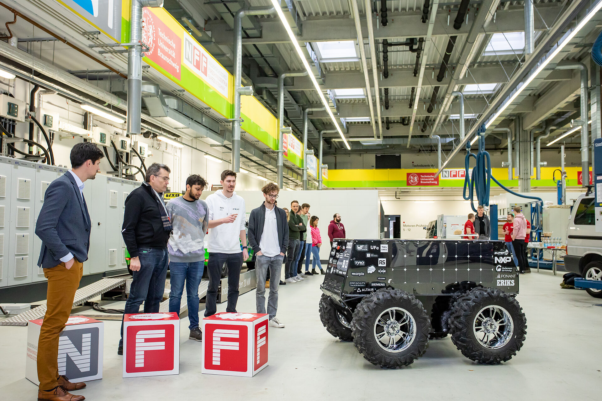 Zu Gast im NFF: Das studentische Team Polar der Technischen Universität Eindhoven präsentierten ihren selbstentwickelten Prototypen eines unbemannten Antarktis-Rover.