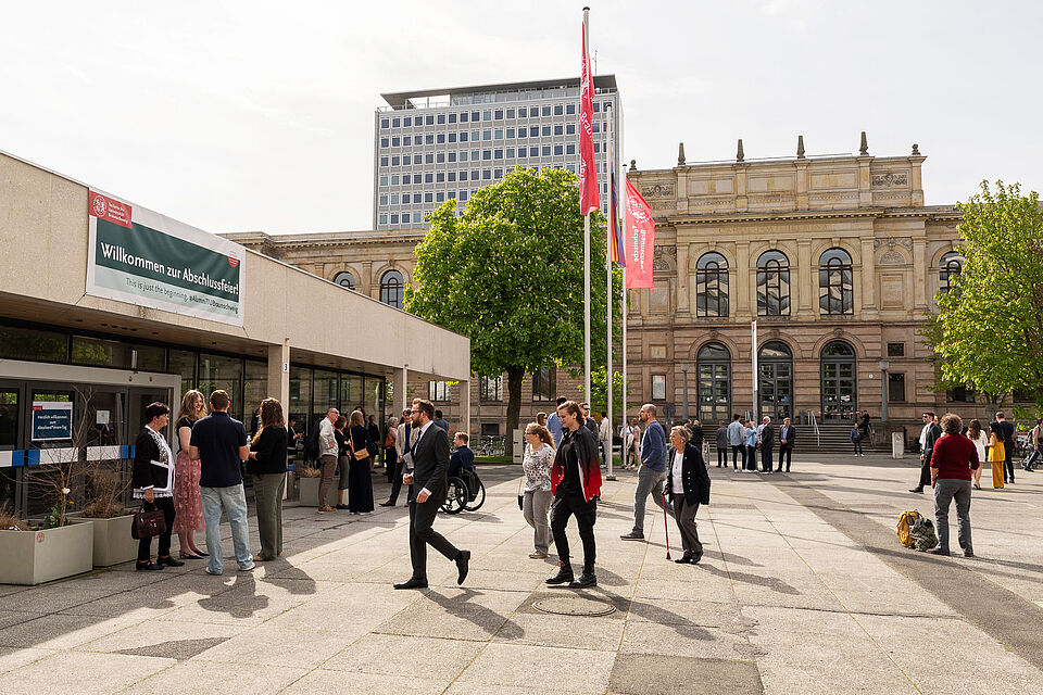 Eintreffen zur Abschlussfeier im Audimax